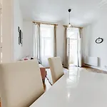 Spacious Cozy 2bds In Center - Stp4 *