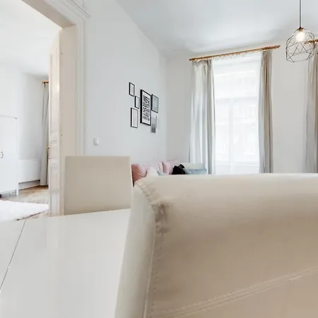 Spacious Cozy 2bds In Center - Stp4 *