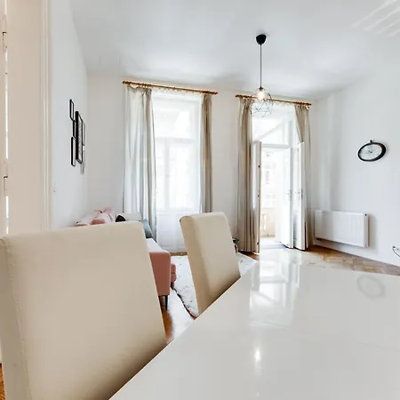 Spacious Cozy 2bds In Center - Stp4 *