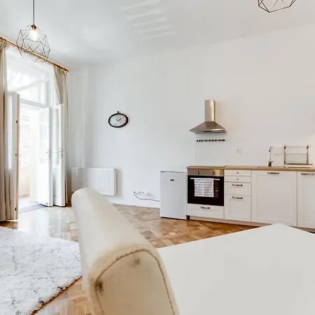 Spacious Cozy 2bds In Center - Stp4 Апартаменты *