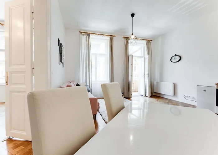 Spacious Cozy 2bds In Center - Stp4 *